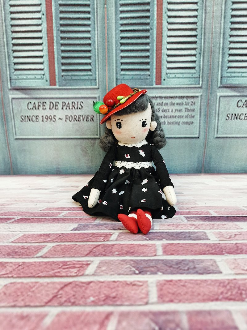 Handmade doll in red hat - 公仔模型 - 棉．麻 