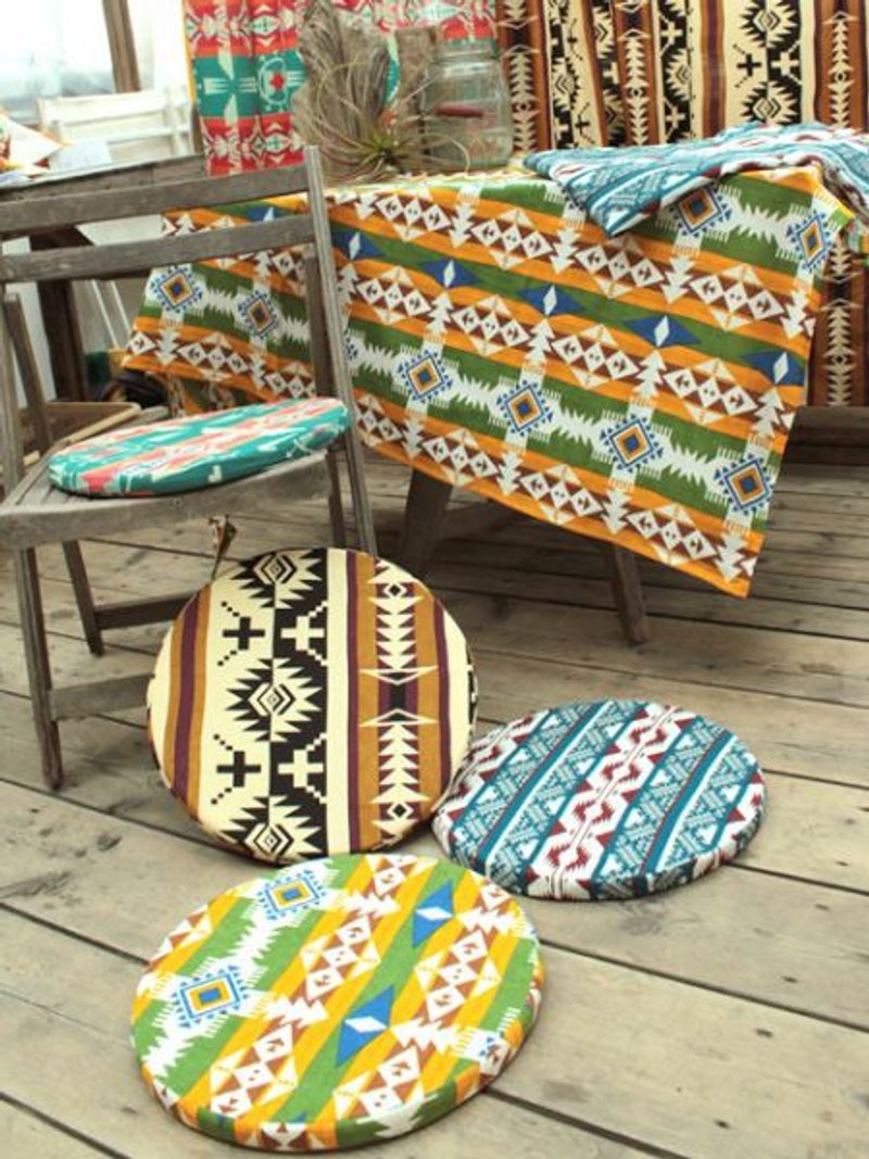Navajo Pattern Round Cushion - 枕頭/抱枕 - 其他材質 