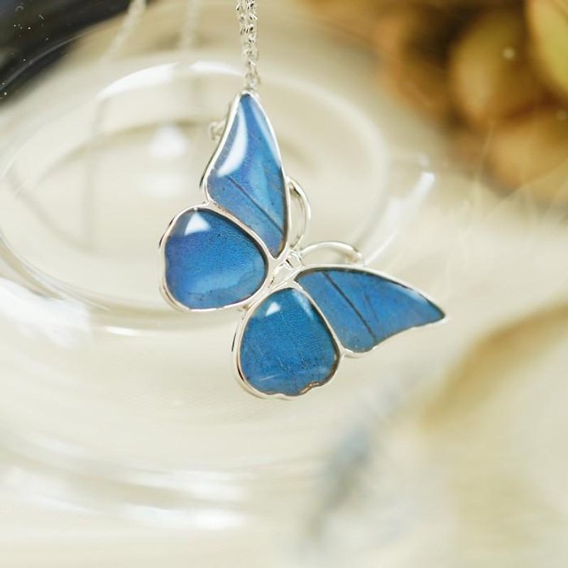Morpho Butterfly Pendant Tanned Silver - สร้อยคอ - โลหะ สีน้ำเงิน