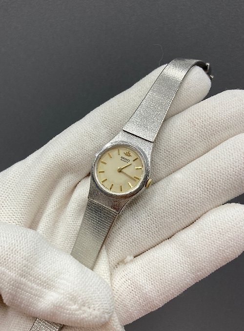ORIENT square gold watch silver gray textured dial suede strap antique  stock watch vintage - Shop 1j-studio Women's Watches - Pinkoi
