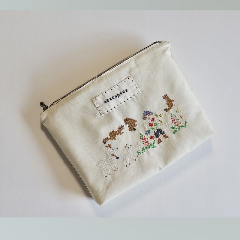 garden sets| Plant dyed splicing check embroidery storage bag - กระเป๋าเครื่องสำอาง - ผ้าฝ้าย/ผ้าลินิน หลากหลายสี