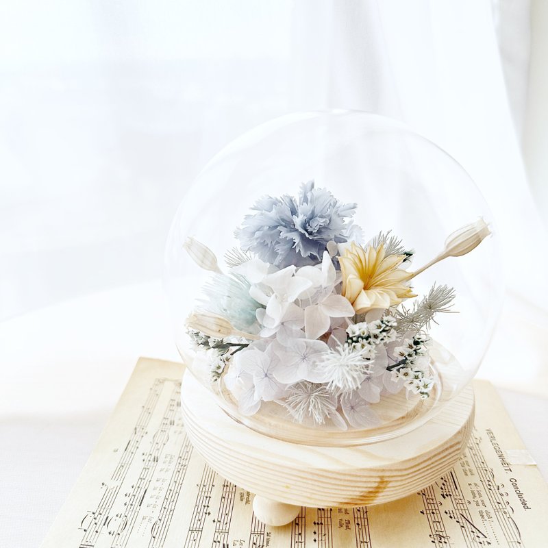 Misty Blue Carnation Everlasting Night Light Round Glass Bell Jar with Box Birthday Anniversary - ช่อดอกไม้แห้ง - พืช/ดอกไม้ หลากหลายสี