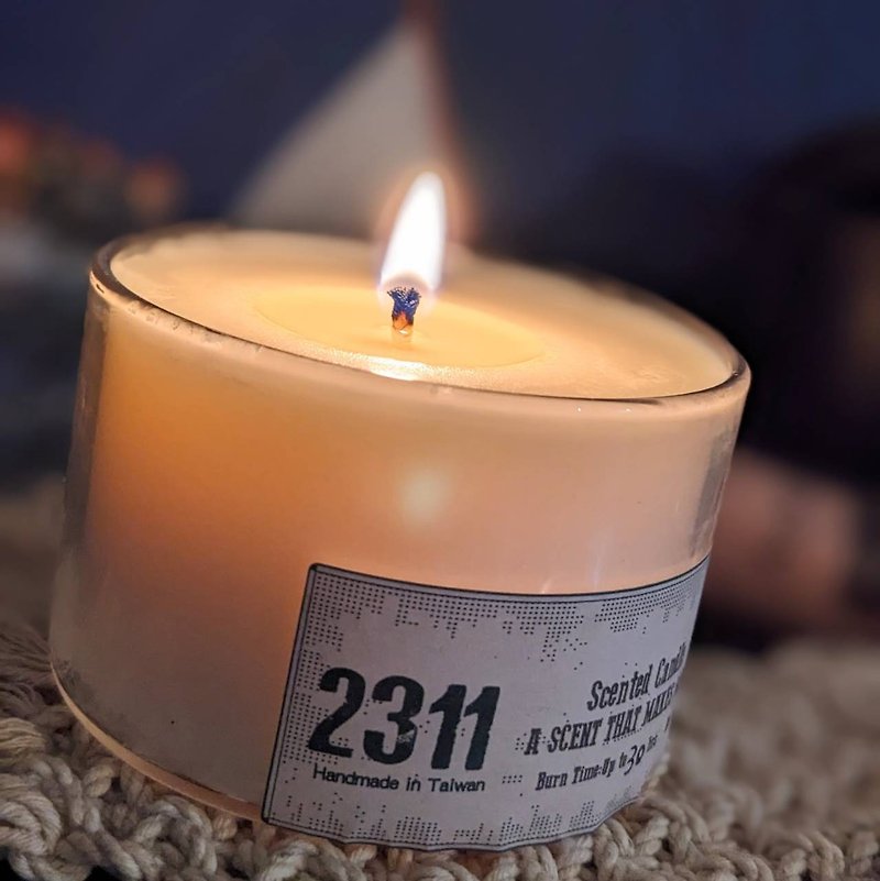 Scented candle 170g / Choose from three scents: calm, sweet and fresh - Candles & Candle Holders - Wax 