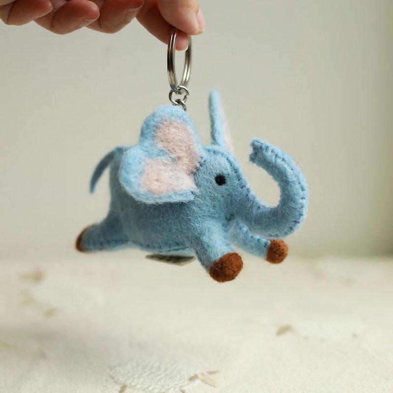 Graduation gift wool felt keychain Dumbo butterfly elephant elephant applicable cultural currency - Keychains - Wool Blue