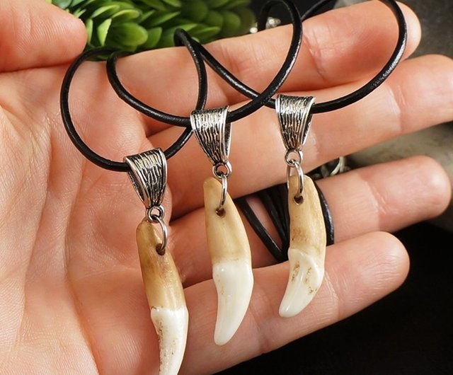 大珍品 動物の牙のネックレス スパルタン レオニダス 最大の狼の牙ネックレス ペンダント (長
