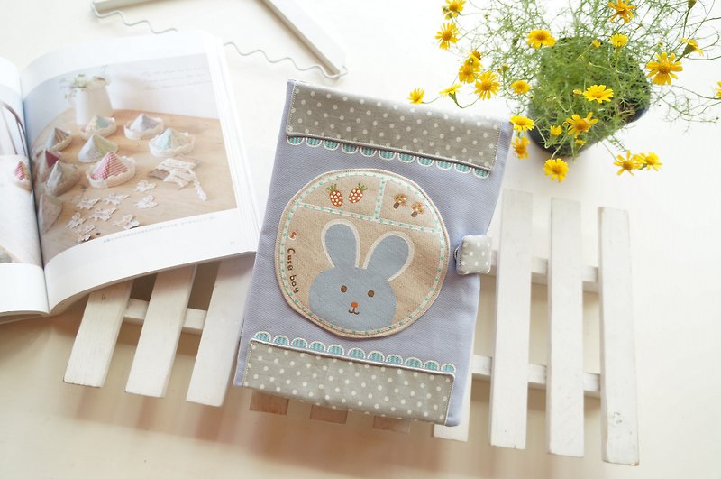 手繪小兔餐盤寶寶/媽媽手冊套(淺藍紫) - 滿月禮物 - 棉．麻 藍色