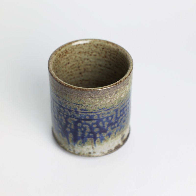明芽窯 l 柴燒灰釉藍流鐵斑水杯 藍 茶杯 陶藝品 陶杯 蒐藏品 T - 茶壺/茶杯/茶具 - 陶 藍色