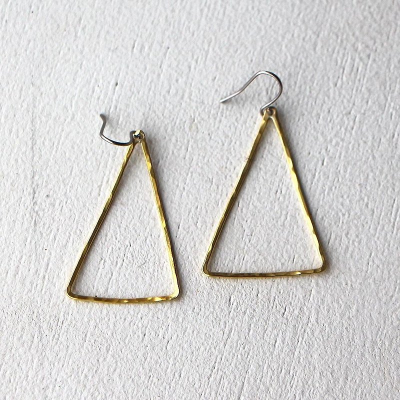 真鍮ピアス 三角線 - ピアス・イヤリング - 金属 ゴールド
