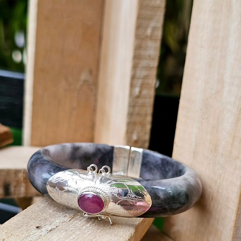 Burmese Hinged Jade Bangle Purpleish Light & Dark Gray Silver Clad Ruby Head - 手鍊/手環 - 玉石 灰色