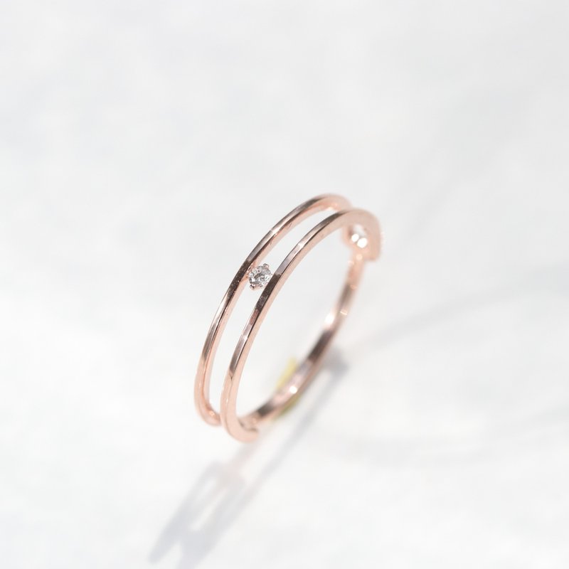 The elegant 14K double-circle diamond ring does not need to be taken off in the shower and does not fade when exposed to sweat or water. - General Rings - Precious Metals Gold