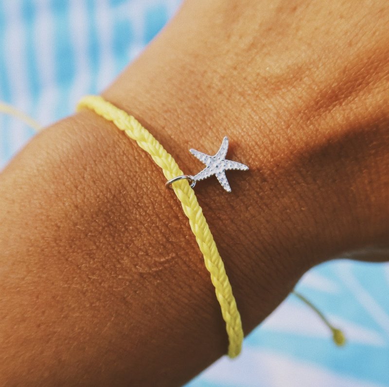 SHINING STARFISH SURFING BRACELET - สร้อยข้อมือ - วัสดุกันนำ้ สีเหลือง