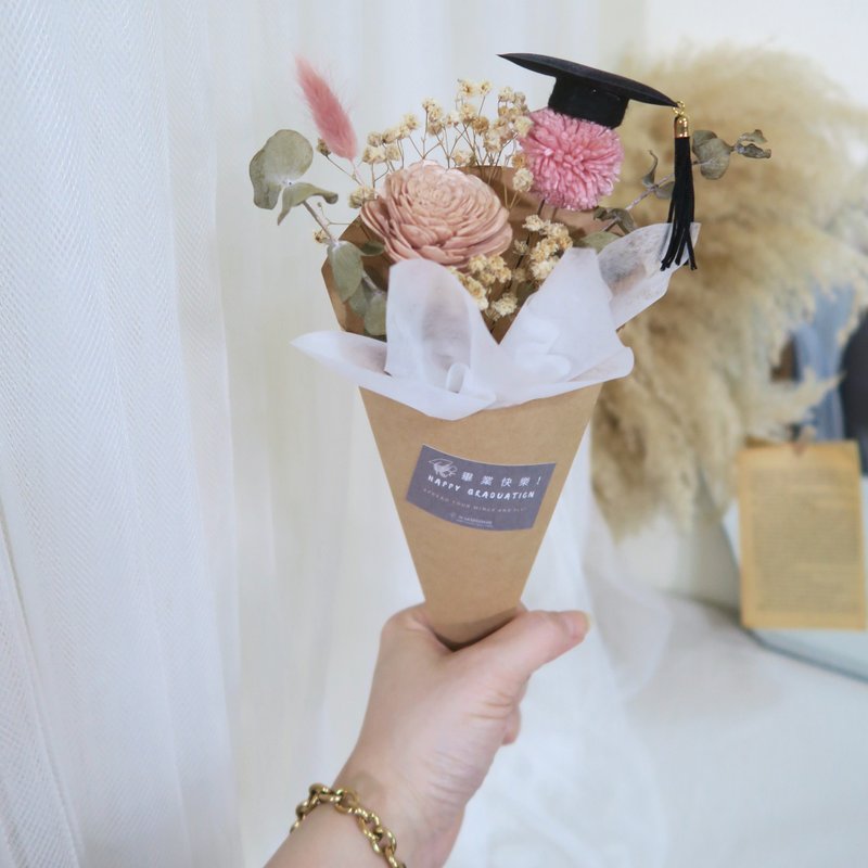 Graduation bouquet - Graduation cone | Dry bouquet/everlasting bouquet/small bouquet/graduation gift - ช่อดอกไม้แห้ง - พืช/ดอกไม้ สึชมพู