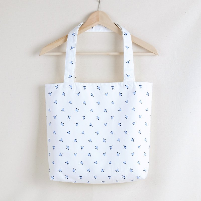 [Limited] Little Blue Bird Tote Bag - กระเป๋าแมสเซนเจอร์ - ผ้าฝ้าย/ผ้าลินิน ขาว