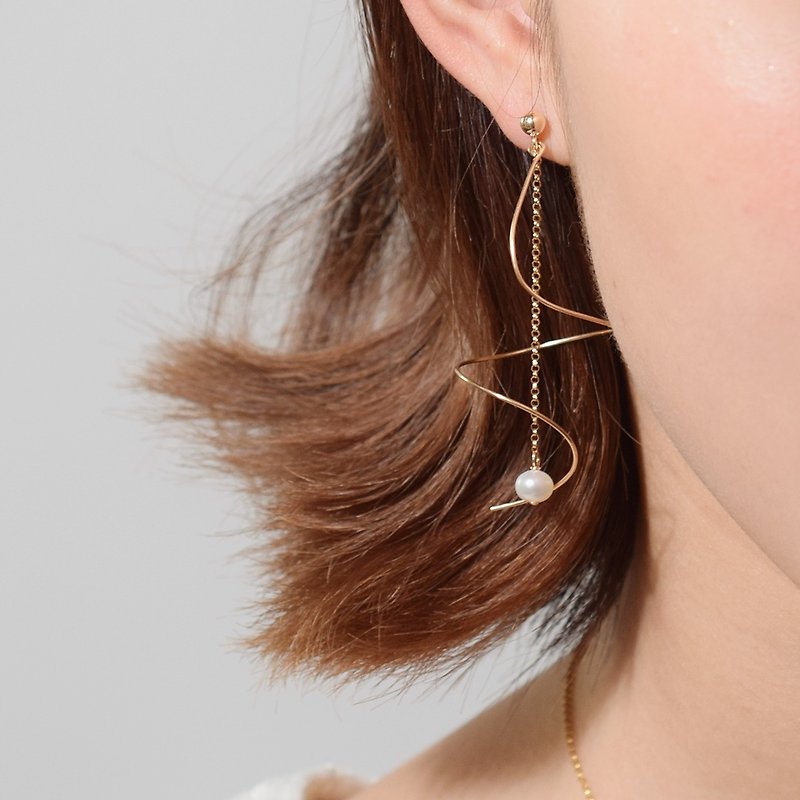 Rotating pearl earrings VISHI Natural freshwater pearls United States Import 14k Gold Temperament Simple color gift - ต่างหู - โลหะ 