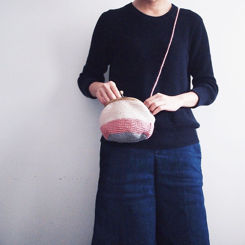 口金バッグ|ひものかぎ針編み|ハッチバック - ショルダーバッグ - その他の素材 ピンク