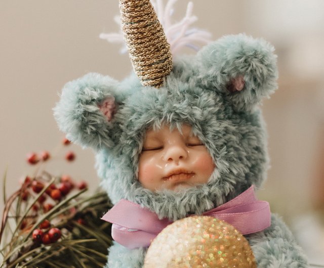 Stuffed unicorn deals with babies