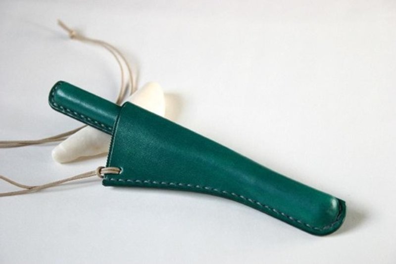 Leather pen pendant blue green - กล่องดินสอ/ถุงดินสอ - หนังแท้ สีเขียว