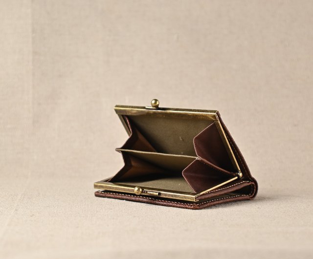 Vintage best sale clasp wallet