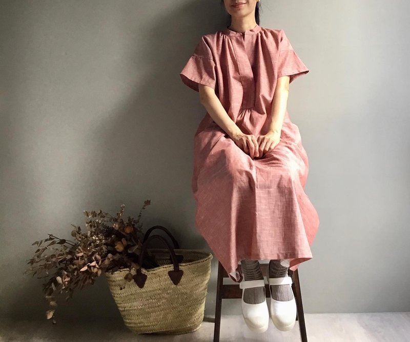 Xiaomeizi/Red yarn-dyed pure cotton small stand-up collar cardigan short-sleeved long dress/100% cotton - ชุดเดรส - ผ้าฝ้าย/ผ้าลินิน 