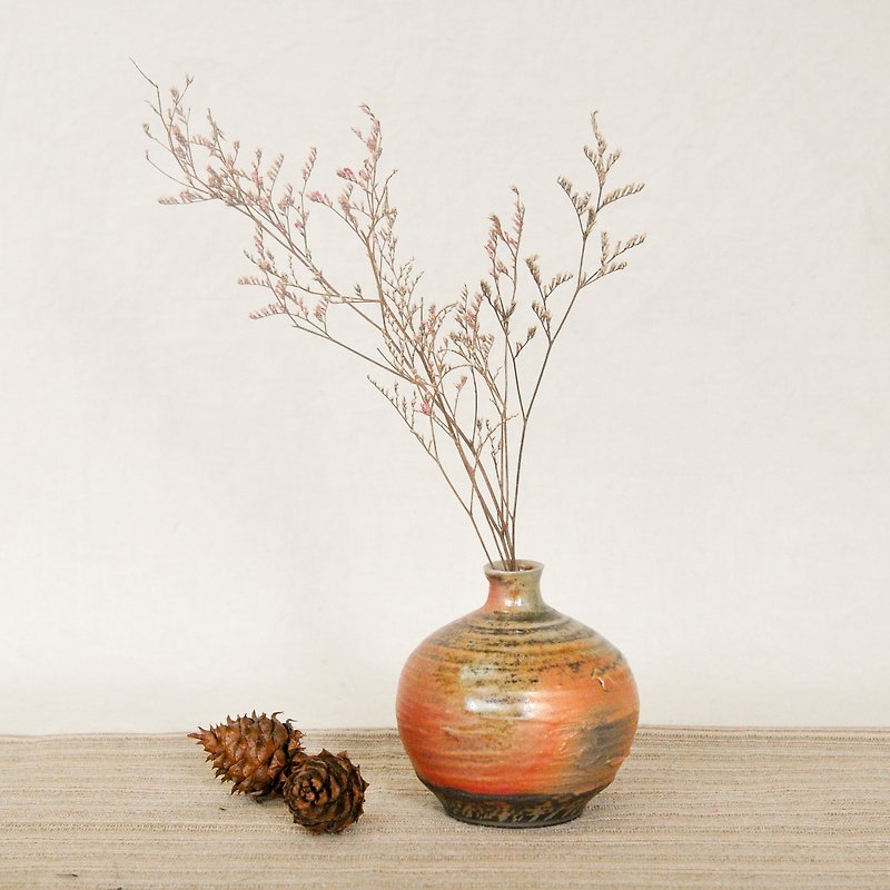 Wood fired pottery. Round and low-profile totem flower vase vase - เซรามิก - ดินเผา สีส้ม