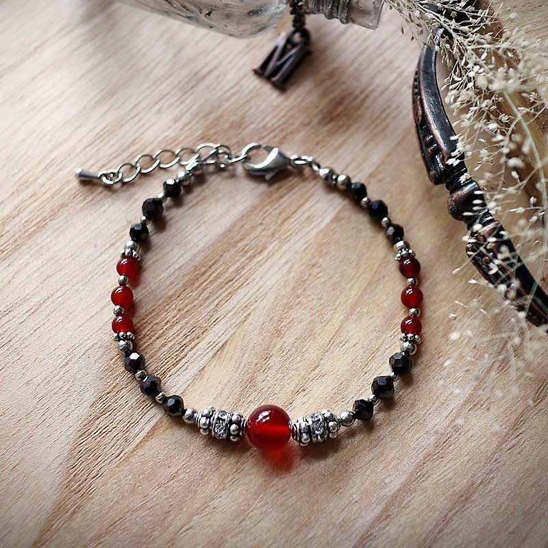Muse Fashion Series NO.16 Mother's Day red onyx natural stone ornate silver bracelet - สร้อยข้อมือ - เครื่องเพชรพลอย สีแดง
