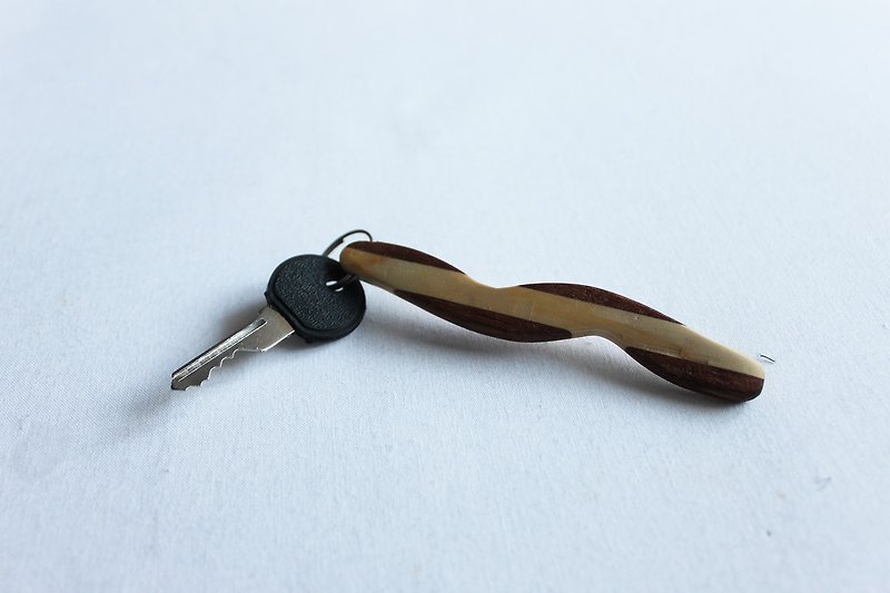 sand key holder - ที่ห้อยกุญแจ - ไม้ สีนำ้ตาล