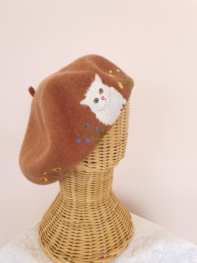 Embroidered hat• Single pet portrait with flowers around the hat - 帽子 - 聚酯纖維 