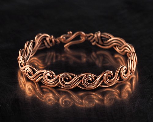 Wire Wrap Art 獨特的鋼絲纏繞純銅手鍊。 絞合線手鐲。 七週年禮物。 手工銅首
