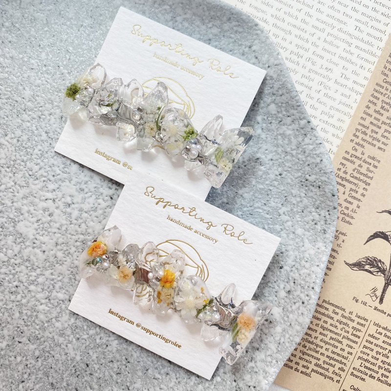 Icy Cool Mineral Bar Earrings - เครื่องประดับผม - เรซิน สีใส