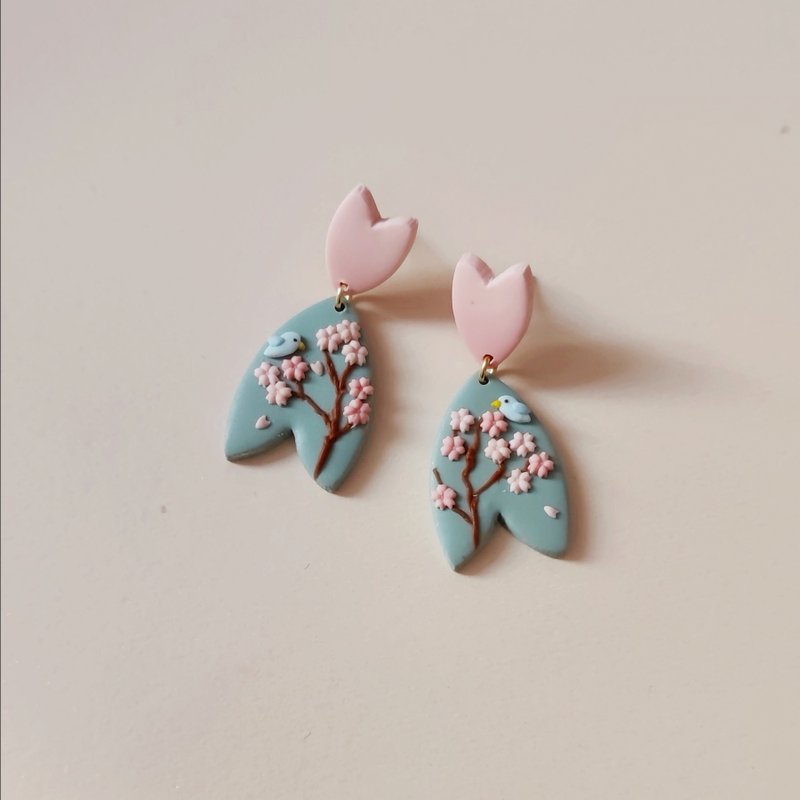 bi natural//Small fresh cherry tree and blue bird pattern handmade clay earrings - ต่างหู - ดินเหนียว สึชมพู