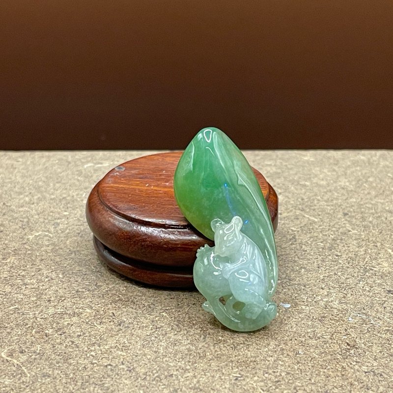 Hanyu Jewelry. Natural A Burmese Jade Jade. Three-color Little Squirrel. Skillful Carving. Yellow-green Tail - อื่นๆ - หยก 