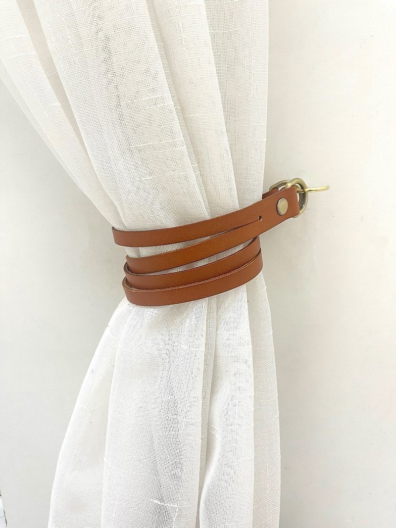 Minimalist Leather Curtain Tie-Back //Housewarming Gift Ideas //Curtain Tie Back - Doorway Curtains & Door Signs - Genuine Leather 