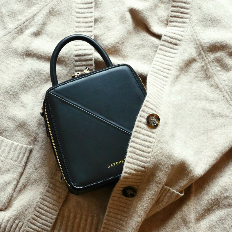 Butter Cross-body Bag 斜背包 - Charcoal Black 黑色的 真皮 - 側背包/斜背包 - 真皮 黑色