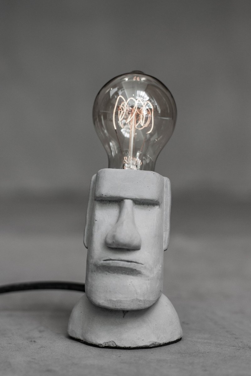 Shu MUSE Moai classic Cement table lamp LED lamp tungsten bulb USB lamp decoration - โคมไฟ - ปูน สีเทา