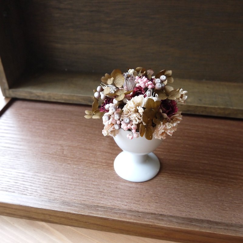 [With elegant temperament] Dry flower high-foot ceramic cup - ของวางตกแต่ง - พืช/ดอกไม้ ขาว
