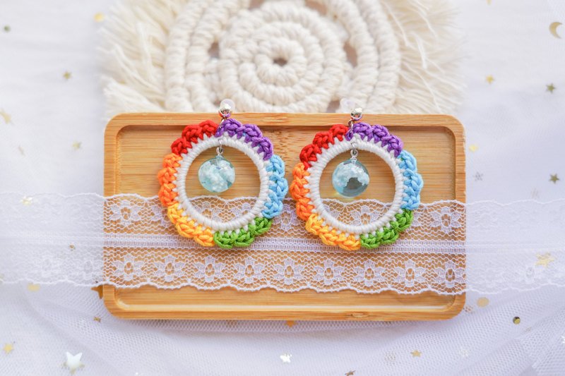 Blue Sky White Clouds Rainbow Hoop Earrings - ต่างหู - ผ้าฝ้าย/ผ้าลินิน หลากหลายสี