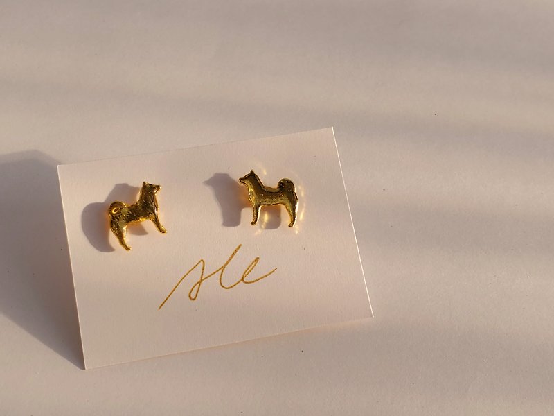 Handmade dog one-point Shiba Inu earrings, hypoallergenic, and lightweight. - Earrings & Clip-ons - Resin Gold