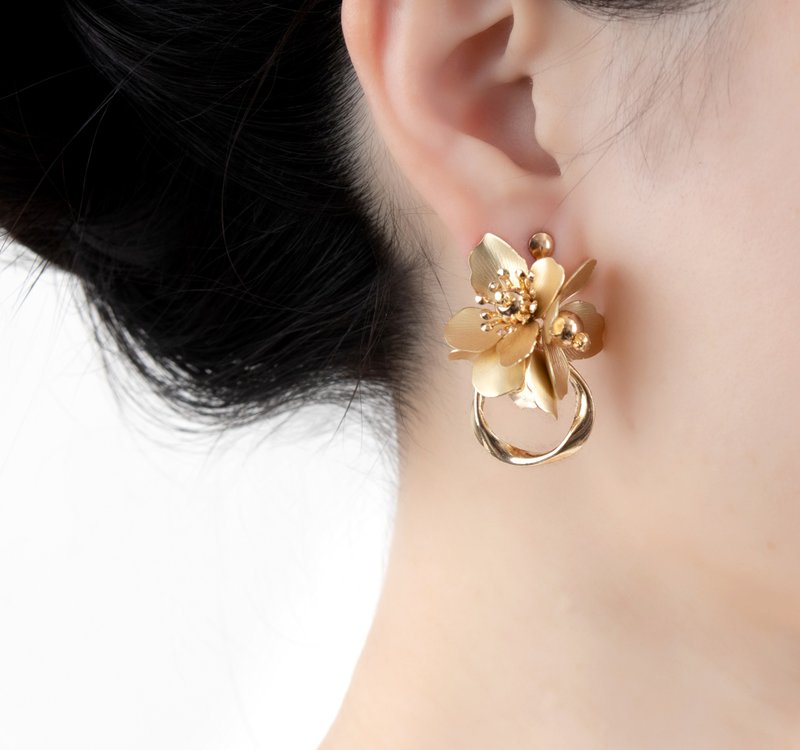 [K14gf] Champagne gold flower and twisted ring earrings (Clip-On can be changed) - ต่างหู - โลหะ สีทอง