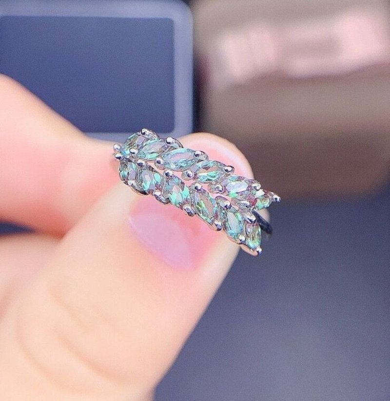 Alexandrite Band Ring, Alexandrite Silver Ring, Delicate Alexandrite Ring - แหวนทั่วไป - โลหะ สีเงิน