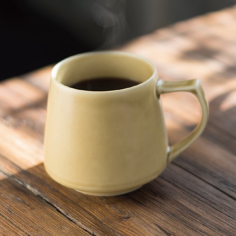 Cores KIKI Mino Yaki Mug | Yellow Made in Japan - แก้วมัค/แก้วกาแฟ - เครื่องลายคราม สีเหลือง