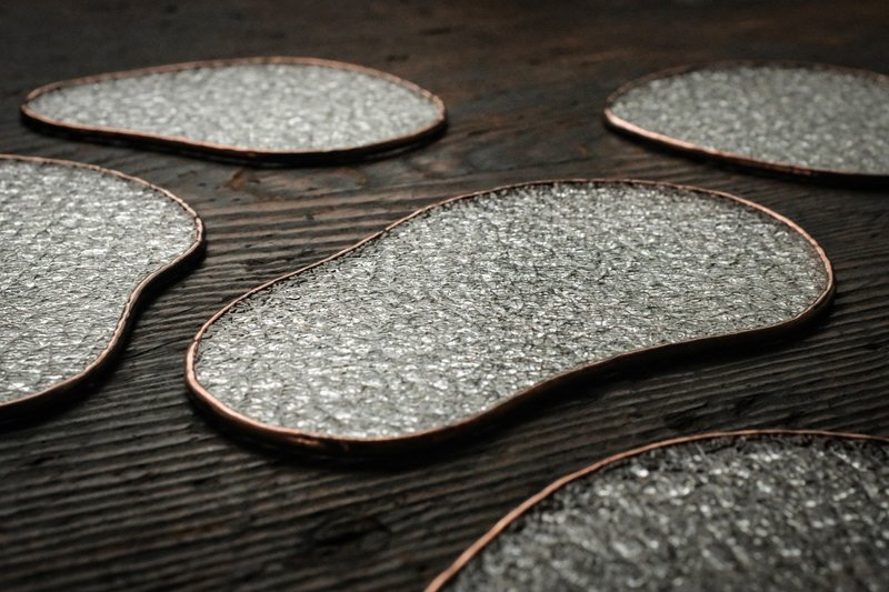 Floating Island | Irregular glass coaster with rattan pattern - Coasters - Glass Transparent