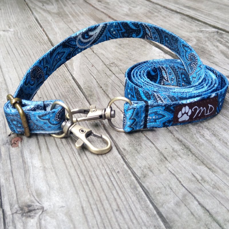 ペイズリーブルー スマホ クロスボディ 調節可能ストラップ / 日本製 - ストラップ・チェーン - 防水素材 ブルー