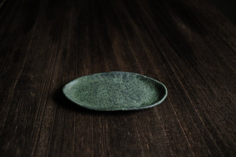 Night moss・Thin long dish・Small dish - Plates & Trays - Pottery Black