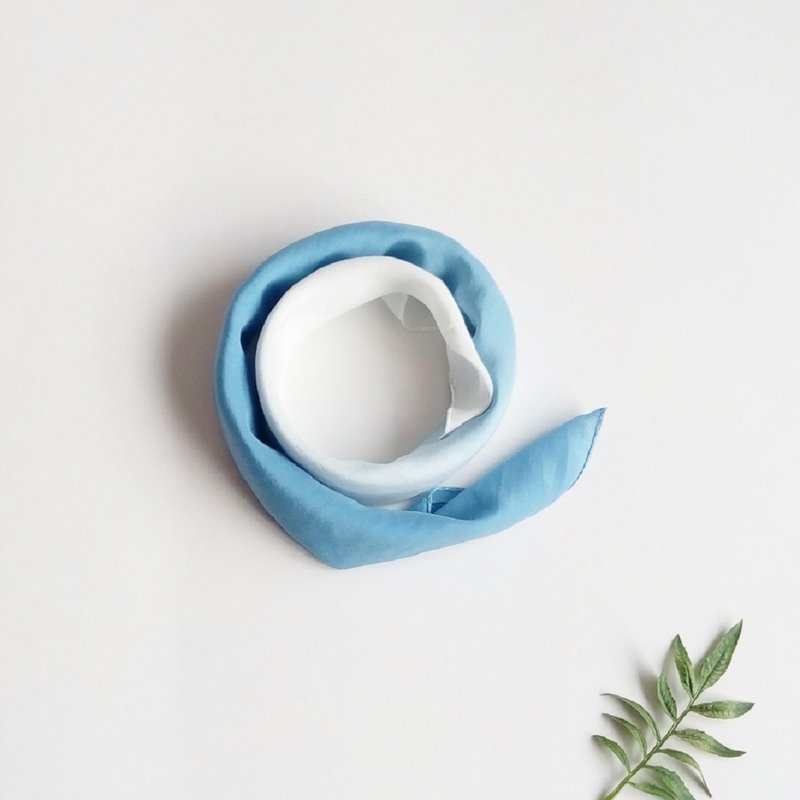 T.H.Ani 手工藍染漸層絲巾-平靜 手工 藍染 圍巾 頭巾 絲巾 領巾 - 絲巾 - 絲．絹 藍色