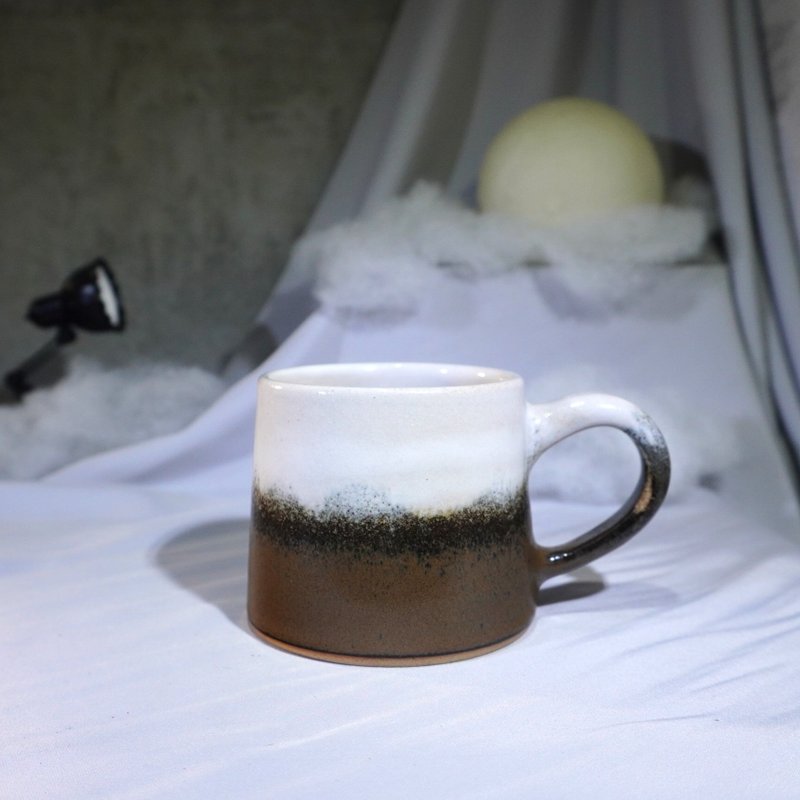 Dark brown and white small mountain cup - about 200ml, tea cup, mug, water cup, coffee cup - แก้วมัค/แก้วกาแฟ - ดินเผา หลากหลายสี