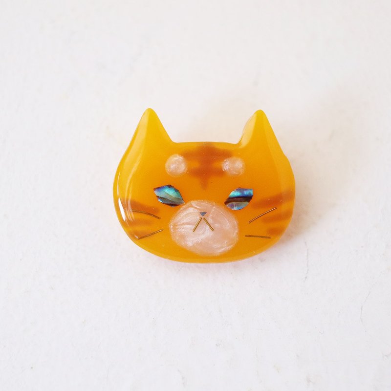 Ururu Eye Animal Brooch Tiger-san Mother-of-pearl Style Tiger - เข็มกลัด - เปลือกหอย สีส้ม