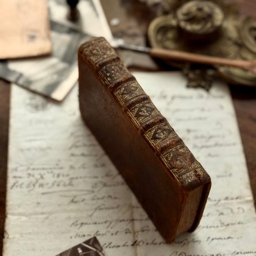 【フランス古書】 50419- 博物館級のフランスの300年前の古書サン・テヴルモン