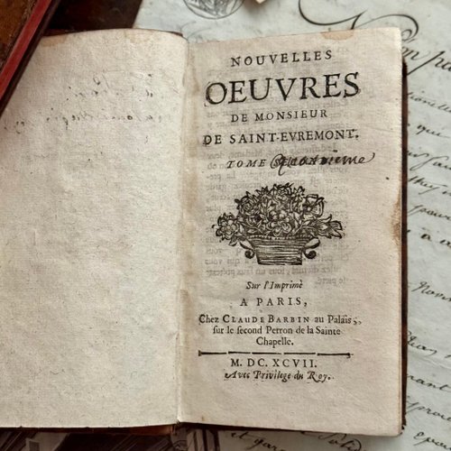 【フランス古書】 50419- 博物館級のフランスの300年前の古書サン・テヴルモン