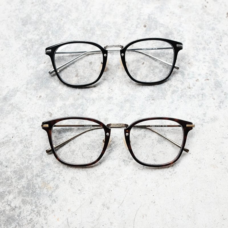 【メッシュ】日本企業のヘッドブロックレトロキムブロック眼鏡フレームチタンブラック鼈甲 - 眼鏡・フレーム - 金属 多色