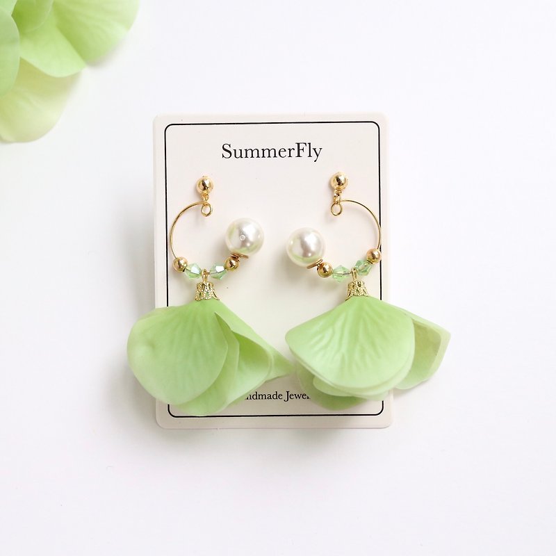 flower petal earrings drop earrings birthday gift Valentine's Day  bridal - ต่างหู - พืช/ดอกไม้ สีเขียว